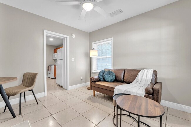 Building Photo - 905 Buena Vista Dr
