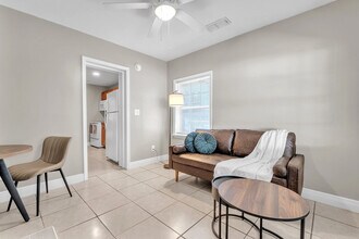 Building Photo - 905 Buena Vista Dr