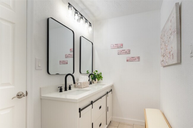 Building Photo - 4855 Sulley Dr