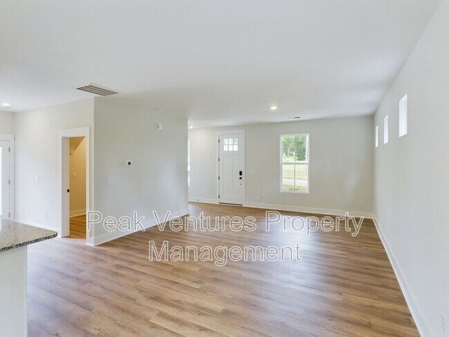 Building Photo - 113 Norbert Ln
