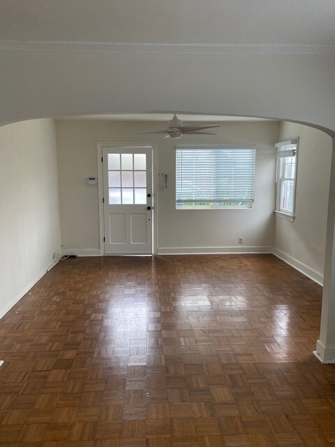 Foto del edificio - 7524 Willoughby Ave