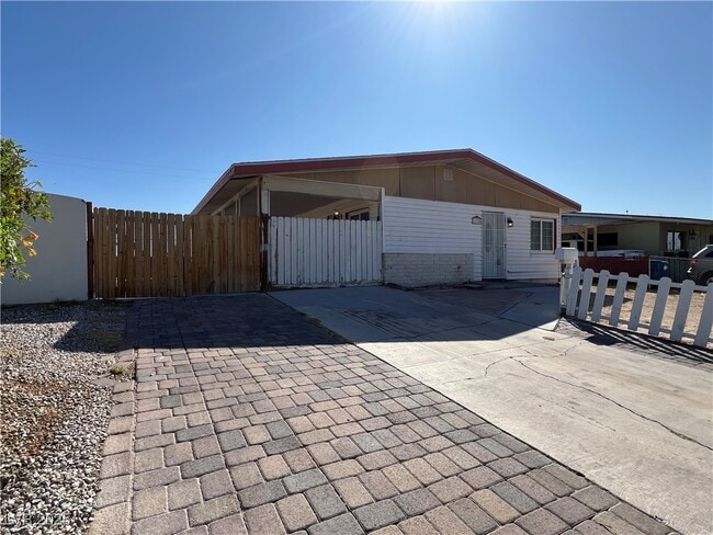 Building Photo - 1128 Greenway Dr