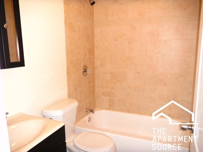 Foto del edificio - 696 Elm Pl