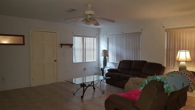 Building Photo - 799 E 10th Ave