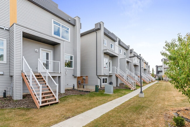 Building Photo - 1631 Hammond Cres NW