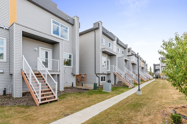 Photo du bâtiment - 1631 Hammond Cres NW