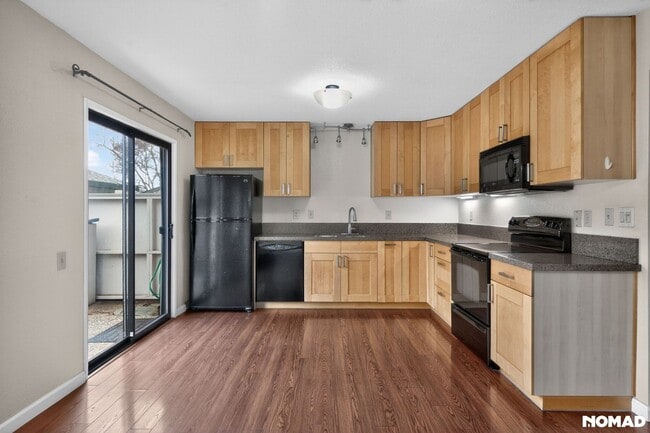 Foto del edificio - 4929 Flat Rock Cir