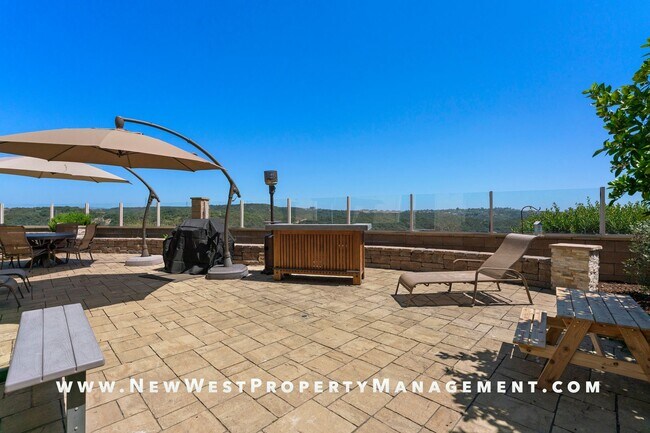 Foto del edificio - Renovated Carmel Valley 4 Bedroom at Costa...
