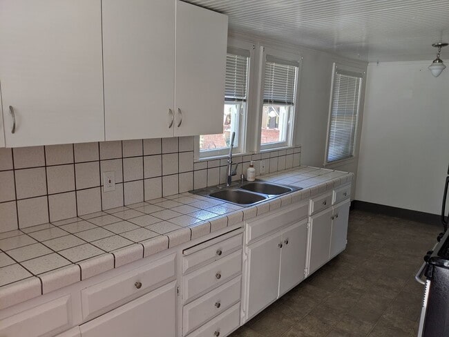 Foto del edificio - SAN JOSE - Craftsman style cottage with ya...