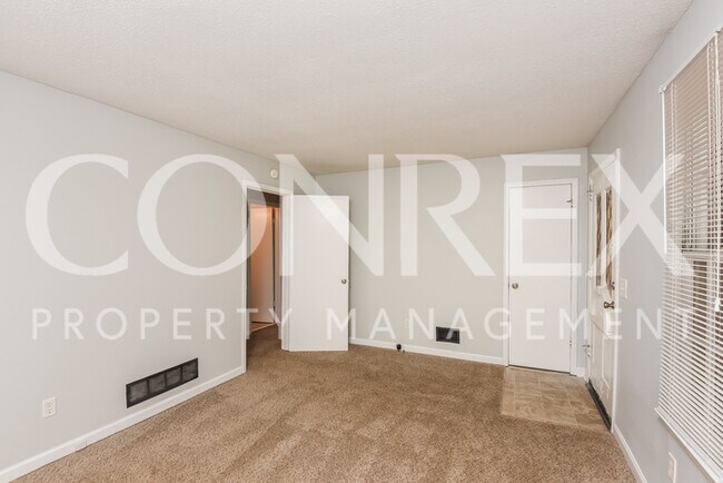 Foto del edificio - 109 Hill Springs Ct