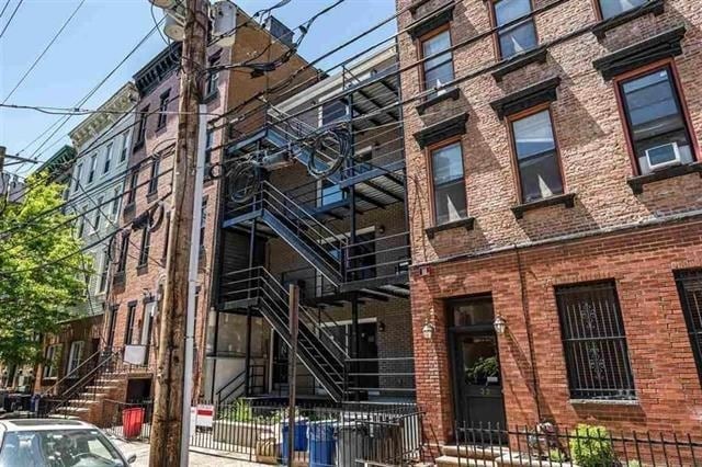 Building Photo - 130 Madison St