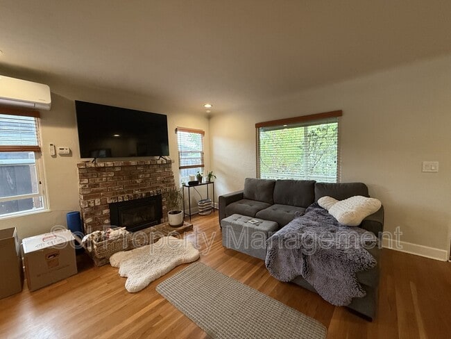 Foto del edificio - 722 Marnell Ave