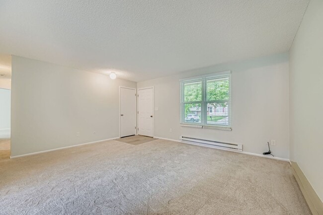 Building Photo - Fully Renovated Home in the Heart of Louis...