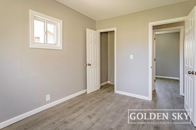 Foto del edificio - 1700 N Manring Ave