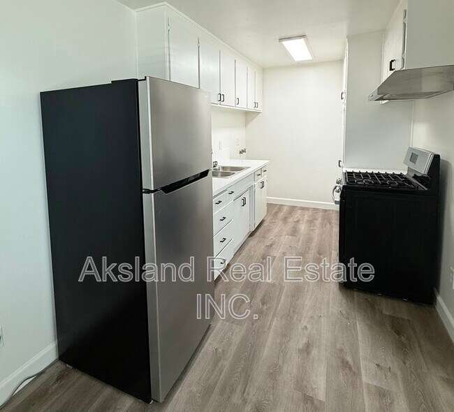 Foto del edificio - 4555 Davis Ave