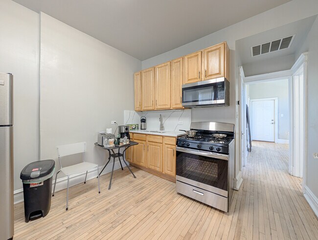 Foto del edificio - 2838 W Roosevelt Rd