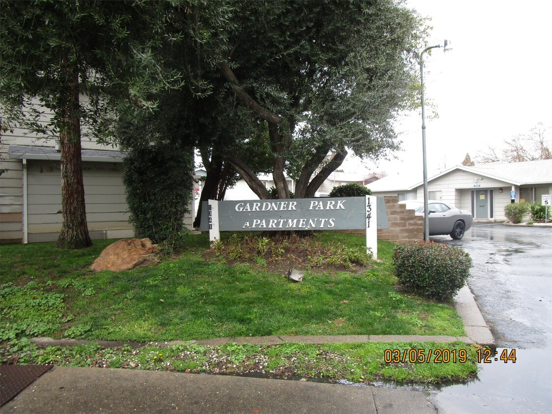 Primary Photo - 1341 Dustin Dr