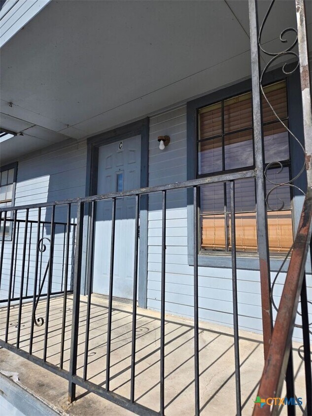 Building Photo - 4805 Cedarhill Cir