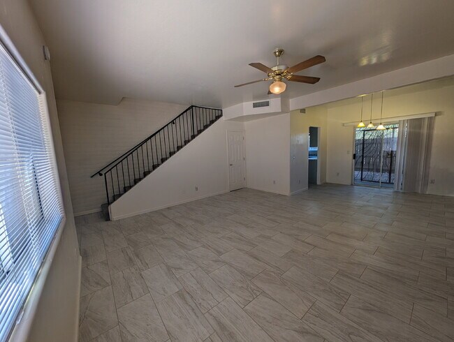 Foto del edificio - Renovated Townhouse with desert views.
