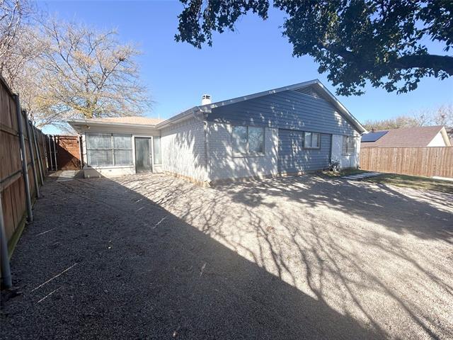 Building Photo - 3016 Oakridge Dr