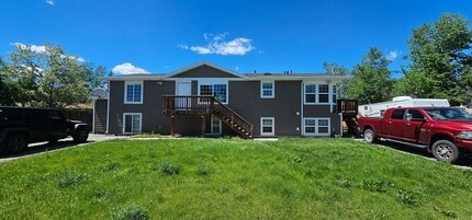 Building Photo - 510 S Circle Dr