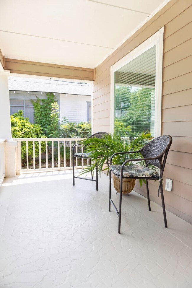 Foto del edificio - Spacious 4/3.5 w/ Master on Main and Fully...