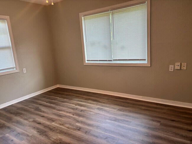 Foto del edificio - Lovely 3 Bedroom 1 Bathroom home with a Fe...