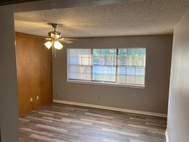 Building Photo - 2171 Red Bird Ln