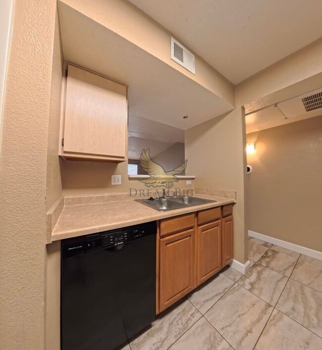 Building Photo - 8101 W Flamingo Rd