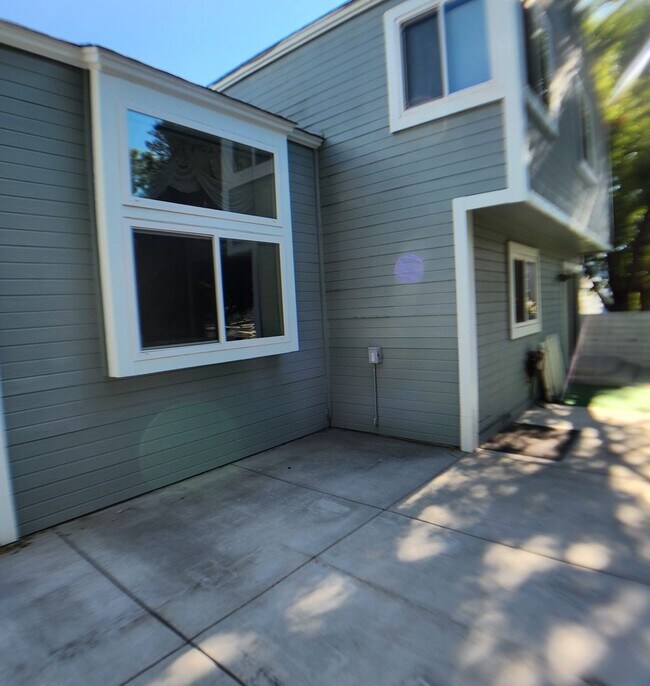 Foto del edificio - Crystal Lake Home For Rent