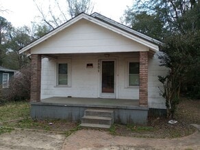 Building Photo - 2501 11th St E
