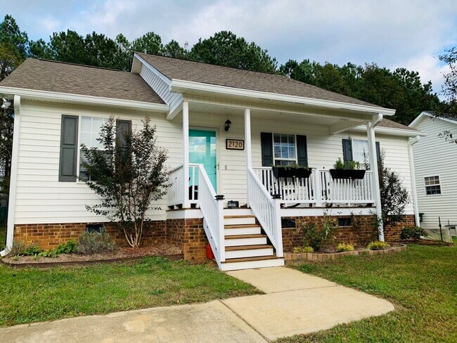 Building Photo - 2120 McKinnon Dr
