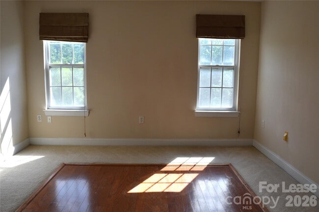 Building Photo - 6321 Park Creek Dr