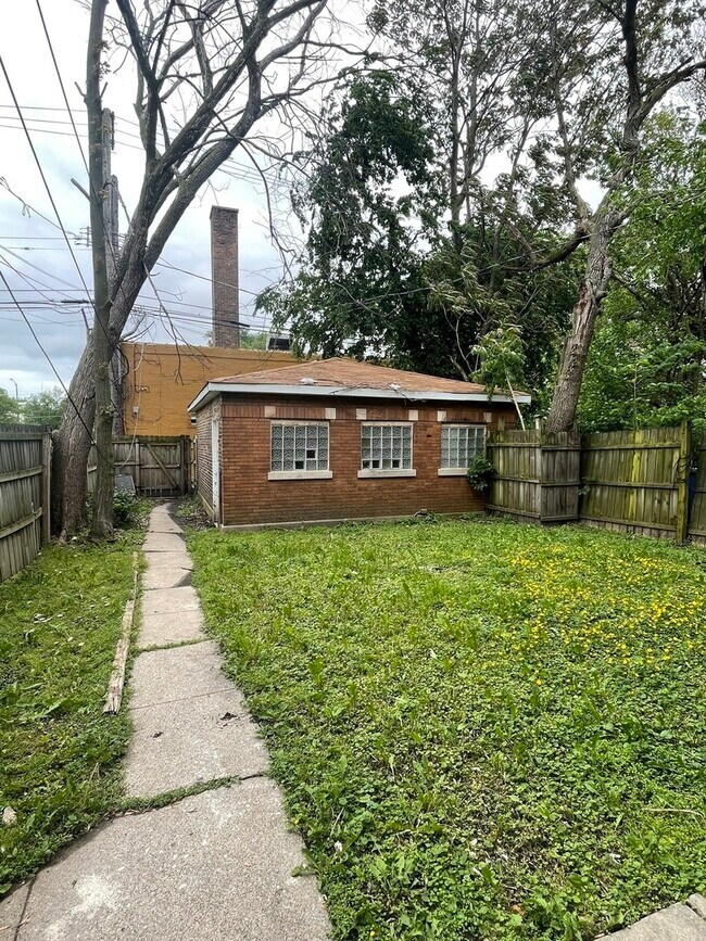 Foto del edificio - 7641 S Green St