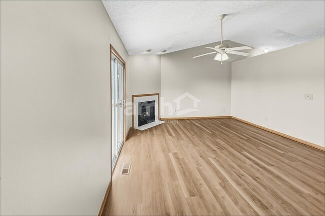 Building Photo - 6811 Magdalena Ln
