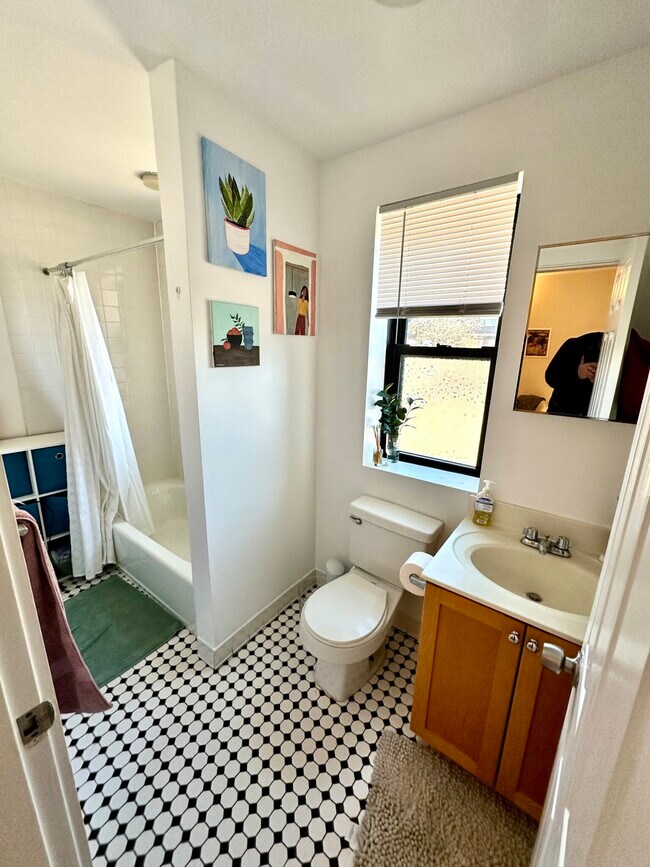 Foto del edificio - 833-835 Beacon St. Unit 2D