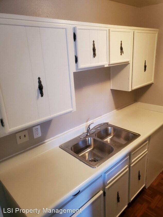 Foto principal - 1541 E Harmon Ave