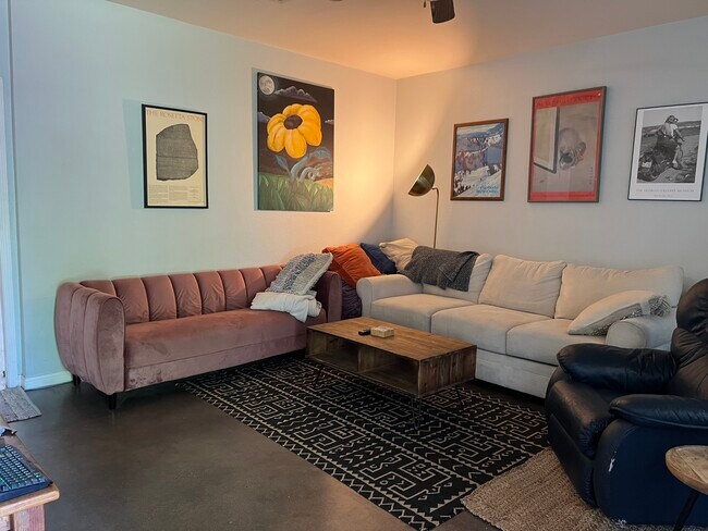 Foto del edificio - 1701 J J Seabrook Dr