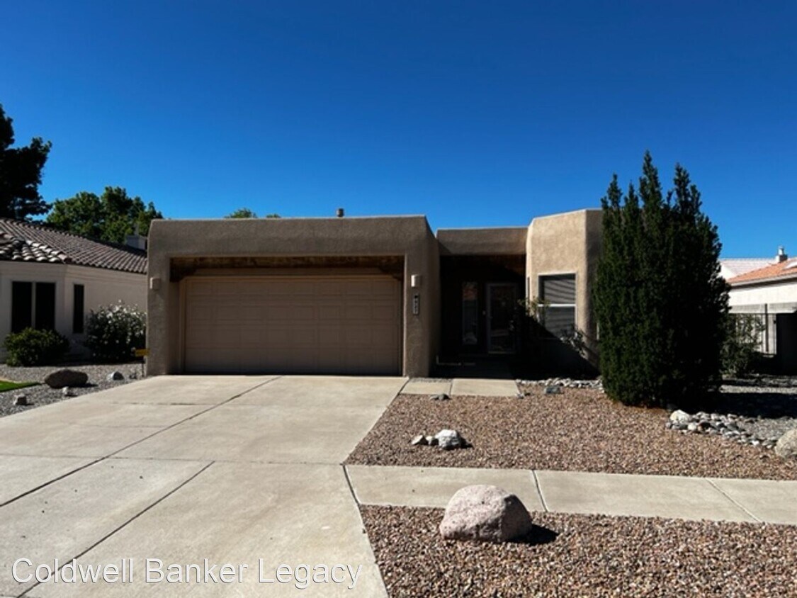 3 br, 2 bath House 927 Tony Sanchez Dr SE House Rental in