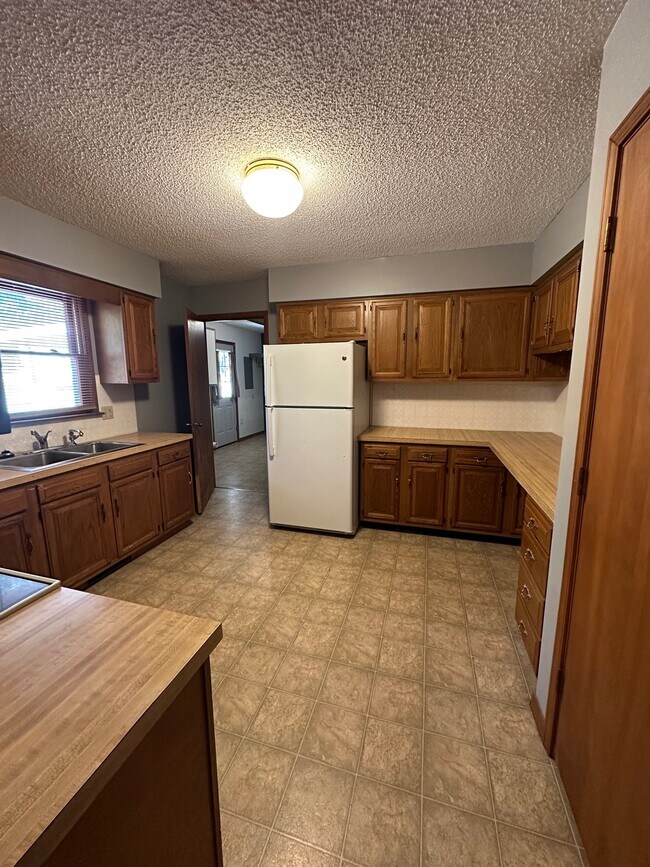 Foto del edificio - 905 Honeysuckle Ave