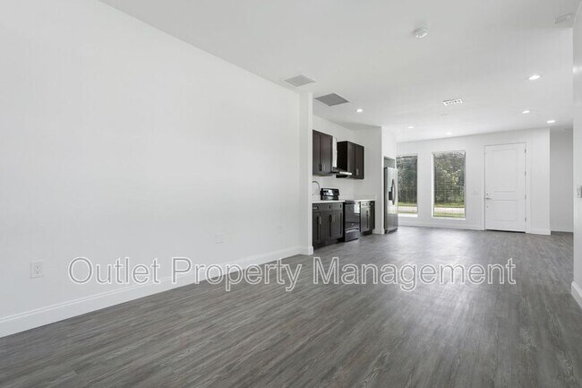 Photo - 1649 Lake Dr House