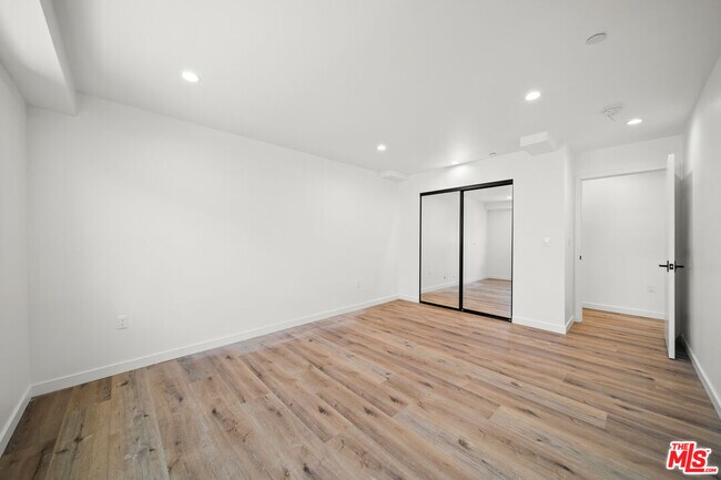Foto del edificio - 6049 Craner Ave