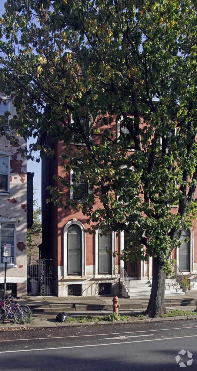 2103 Spring Garden St, Philadelphia, PA 19130 Apartments in