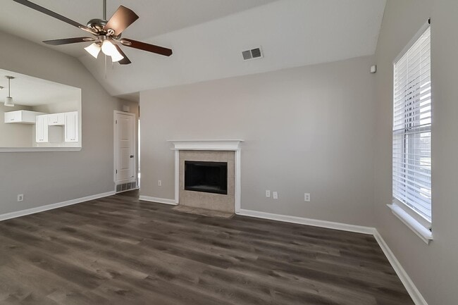 Building Photo - 4539 Longtree Ave