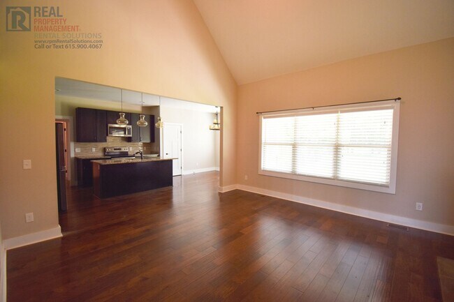 Foto del edificio - 4 BR PLUS bonus for lease in M'boro on 3 A...