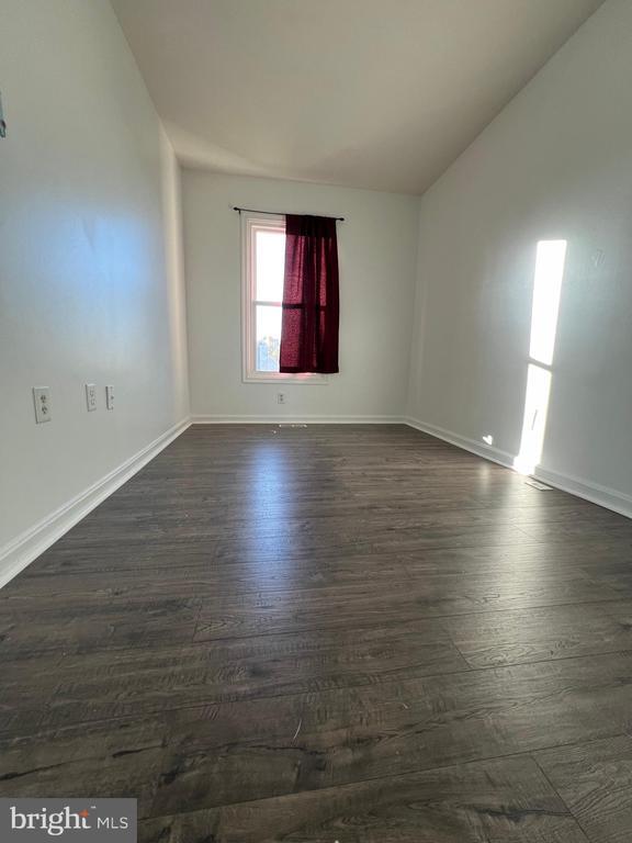 Foto del edificio - 7410 Emerald Dr
