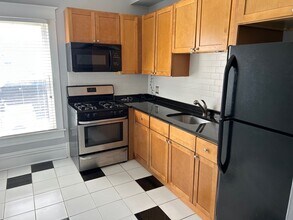 Building Photo - 725 Michigan St NE