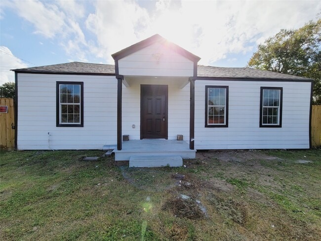 Foto del edificio - 4034 Dreyfus St