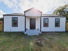 Building Photo - 4034 Dreyfus St