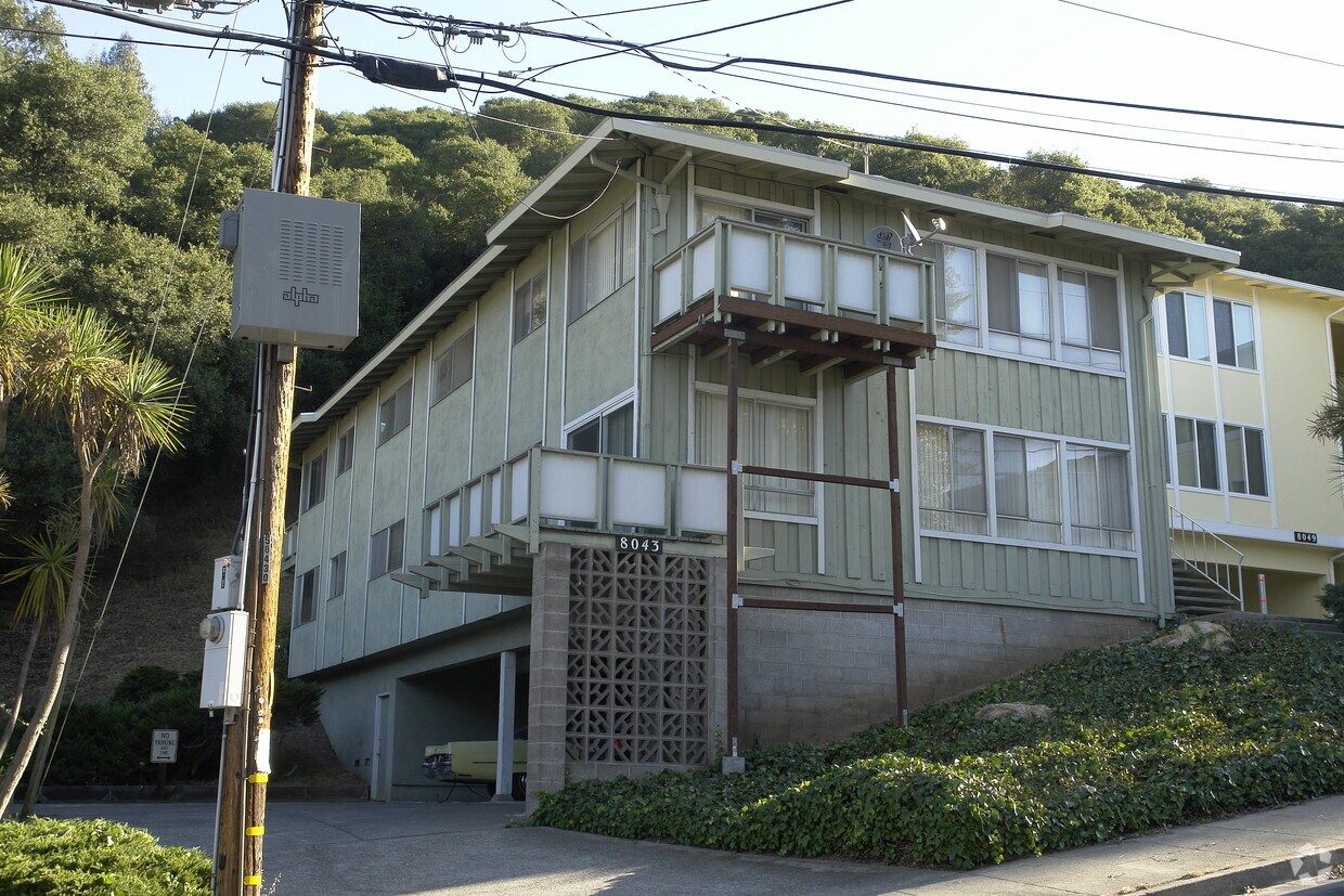 Primary Photo - 8043 Greenridge Dr